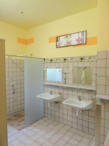 Baño, HAUS RINGGAU - Urlaub, Gemeinschaft und Erlebnis im Herzen von Deutschland in Herleshausen Baño, HAUS RINGGAU - Urlaub, Gemeinschaft und Erlebnis im Herzen von Deutschland in Herleshausen