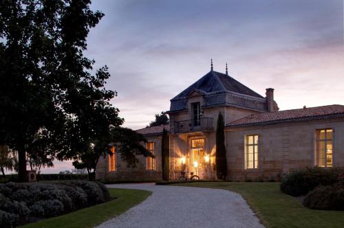入口, 城堡考爾德宜蘭-巴蓋爾斯酒店 (Chateau Cordeillan-Bages) in 波亞克 入口, 城堡考爾德宜蘭-巴蓋爾斯酒店 (Chateau Cordeillan-Bages) in 波亞克
