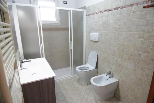 Bathroom, Il Grifo - Bilocale in collina sul mare a Gradara in Gradara Bathroom, Il Grifo - Bilocale in collina sul mare a Gradara in Gradara