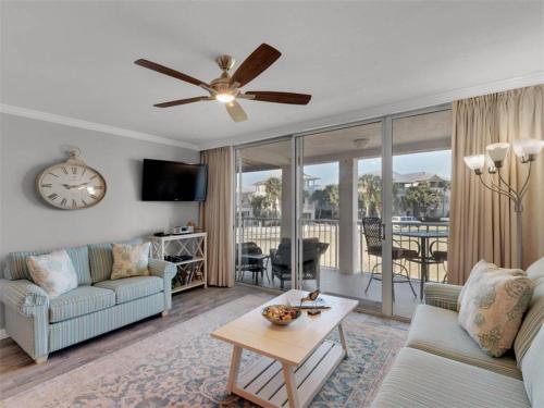 Magnolia House at Destin Pointe I near Boshamps Seafood & Oyster House Magnolia House at Destin Pointe I near Boshamps Seafood & Oyster House