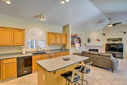 Chandler Retreat with Pool, Hot Tub and Grill! in ซันเลค Chandler Retreat with Pool, Hot Tub and Grill! in ซันเลค