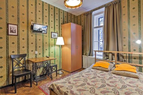 This photo about Old Friends shared on HyHotel.com