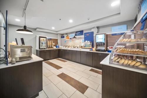 Food and beverages, Holiday Inn Express Chicago Northwest-Vernon Hills By IHG in Vernon Hills Food and beverages, Holiday Inn Express Chicago Northwest-Vernon Hills By IHG in Vernon Hills