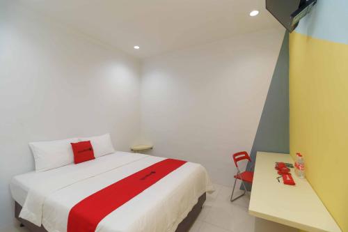 RedDoorz @ Taman Galaxy Bekasi near Grand Metropolitan Mall RedDoorz @ Taman Galaxy Bekasi near Grand Metropolitan Mall