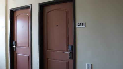 Holly Crest Hotel - Los Angeles, LAX Airport in LAX – Los Angeles International Airport Holly Crest Hotel - Los Angeles, LAX Airport in LAX – Los Angeles International Airport