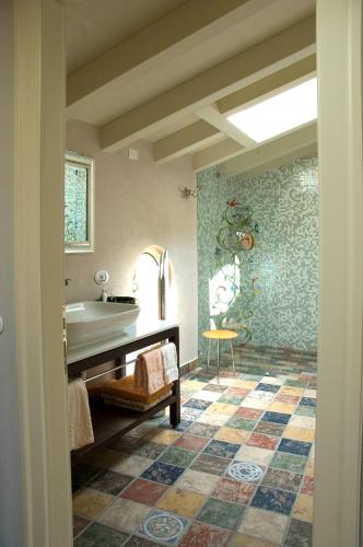 Bathroom, La Villetta in Puegnago Sul Garda Bathroom, La Villetta in Puegnago Sul Garda