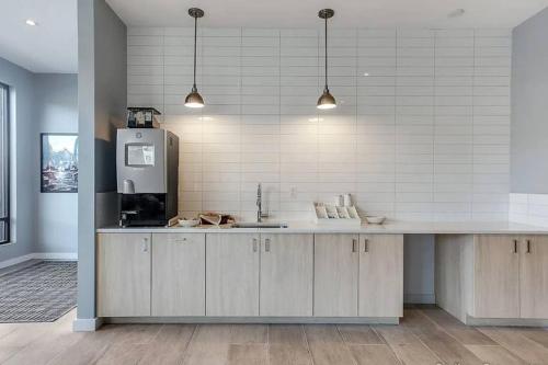 Luxury Apartment with Gym, Steps From Commuter Rail #2009 in Natick (MA) Luxury Apartment with Gym, Steps From Commuter Rail #2009 in Natick (MA)