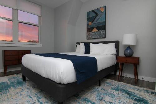Luxury apartment with gym, steps from commuter rail #4011 in Natick Luxury apartment with gym, steps from commuter rail #4011 in Natick
