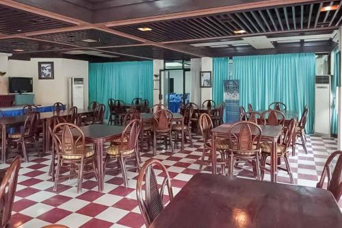 เรดดอร์ซ พลัส เนียร์ ทูกุ เมอร์คูซัวร์ อันเยอร์ (RedDoorz Plus near Tugu Mercusuar Anyer) in อันเยอร์ เรดดอร์ซ พลัส เนียร์ ทูกุ เมอร์คูซัวร์ อันเยอร์ (RedDoorz Plus near Tugu Mercusuar Anyer) in อันเยอร์