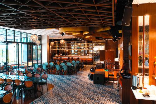 Restaurant, Luxury Inn Arion Hotel in Rawamangun Restaurant, Luxury Inn Arion Hotel in Rawamangun
