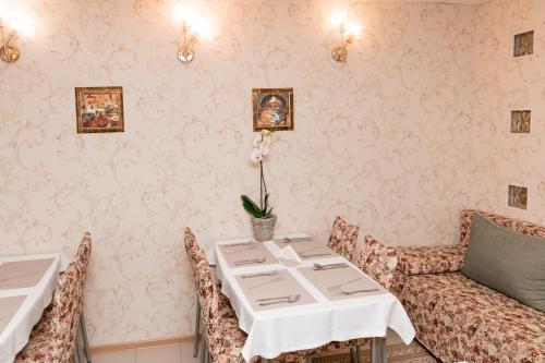 Restaurant, Гостиныи Двор in Verkhnyaya Pyshma Restaurant, Гостиныи Двор in Verkhnyaya Pyshma