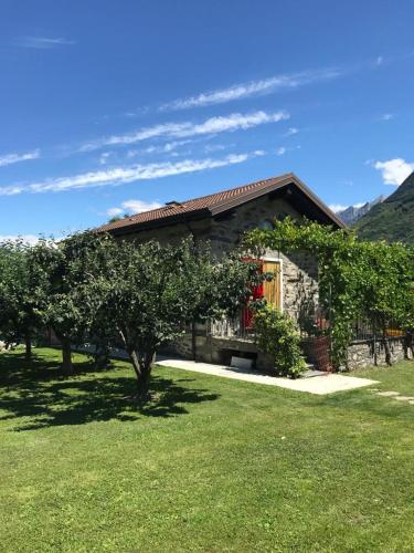 Exterior view, La casetta di Biancaneve Valtellina e lago di Como in Dubino Exterior view, La casetta di Biancaneve Valtellina e lago di Como in Dubino
