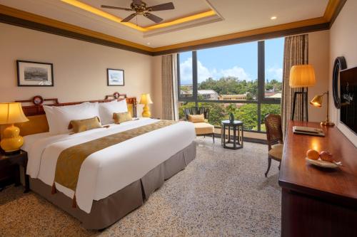 Silk Path Grand Hue Hotel near Quoc Hoc Hue High School for the Gifted Silk Path Grand Hue Hotel near Quoc Hoc Hue High School for the Gifted