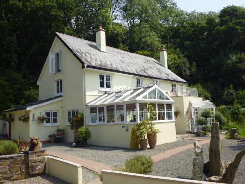 This photo about Newmoor Park shared on HyHotel.com