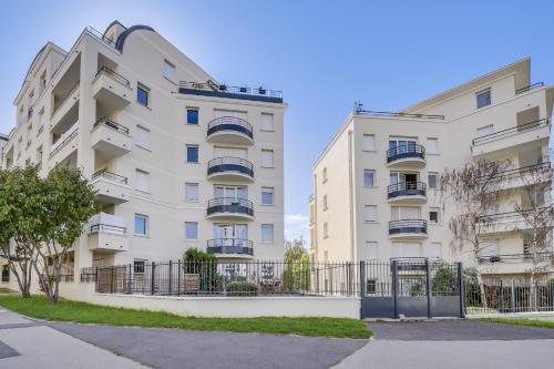 Chic apart with parking and balcony in Cergy Chic apart with parking and balcony in Cergy
