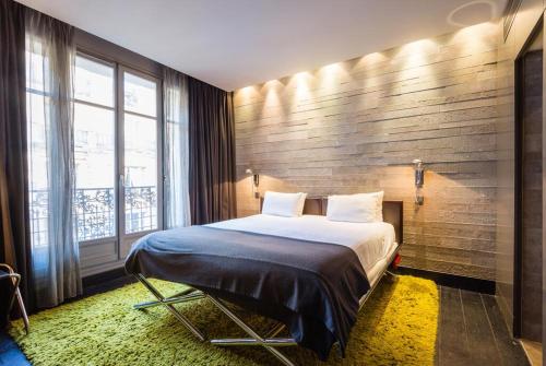 Guestroom, CMG - Premium Tour Eiffel - 14 in 16th - Trocadero Guestroom, CMG - Premium Tour Eiffel - 14 in 16th - Trocadero