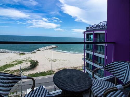 Balcony/terrace, Fortune Saeng Chan Beach Hotel Rayong near Bangkok Hospital Rayong Balcony/terrace, Fortune Saeng Chan Beach Hotel Rayong near Bangkok Hospital Rayong