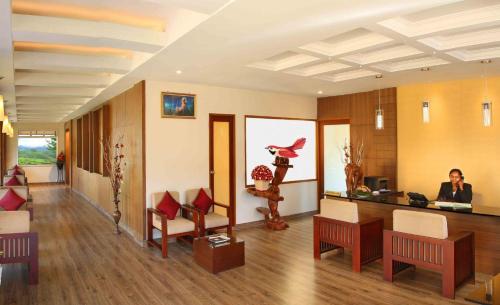 Előcsarnok, Red sparrow in Pothamedu Előcsarnok, Red sparrow in Pothamedu