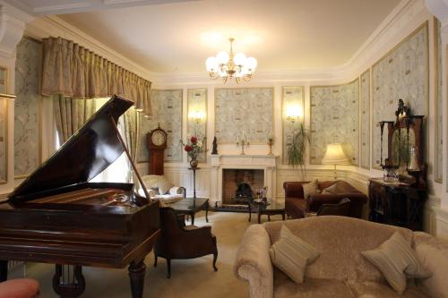 Lobby, Mansion House Hotel in Elgin Lobby, Mansion House Hotel in Elgin