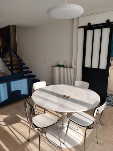 GuestHouse Bord de Seine in เมซอง ราฟิต GuestHouse Bord de Seine in เมซอง ราฟิต