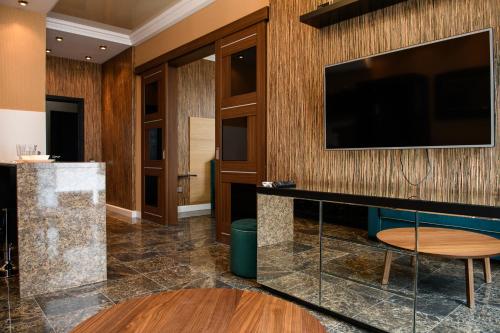 01411а Верхняя Торговая Residence Трехкомнатные апартаменты с Джакузи и Панорамным видом in Ufa 01411а Верхняя Торговая Residence Трехкомнатные апартаменты с Джакузи и Панорамным видом in Ufa