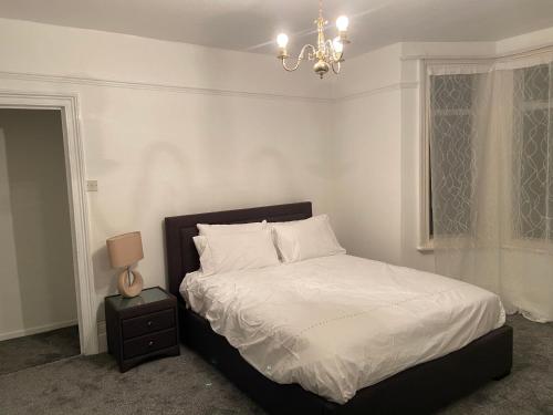 Charming Victoria Conversion Flat in Brentwood with a Garden & Free Parking in Брентвуд Charming Victoria Conversion Flat in Brentwood with a Garden & Free Parking in Брентвуд