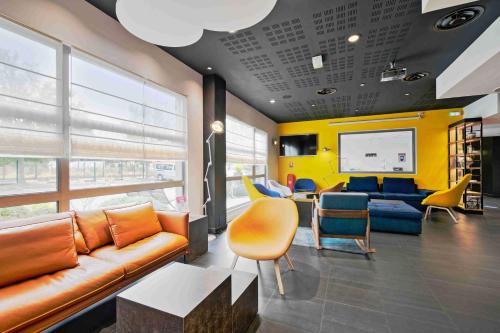 Shared lounge/TV area, CAMPANILE ROISSY - Aeroport CDG - Le Mesnil Amelot in Other Shared lounge/TV area, CAMPANILE ROISSY - Aeroport CDG - Le Mesnil Amelot in Other
