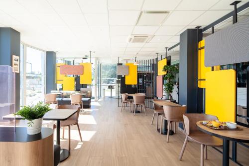 טרקלין, B&B HOTEL Massy Gare TGV in Massy טרקלין, B&B HOTEL Massy Gare TGV in Massy