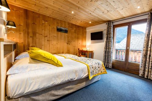 Logis Hotel Les Bruyeres in Morzine Logis Hotel Les Bruyeres in Morzine