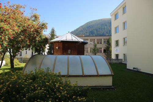 Exterior view, Spenglers Inn in Davos Exterior view, Spenglers Inn in Davos