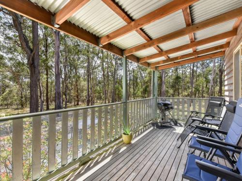 Kangaroo Cottage - cute Accom in bushland setting in Millfield Kangaroo Cottage - cute Accom in bushland setting in Millfield