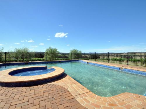 Beggars Bridge Vineyard Homestead w pool wifi tennis vineyard in Rothbury Beggars Bridge Vineyard Homestead w pool wifi tennis vineyard in Rothbury