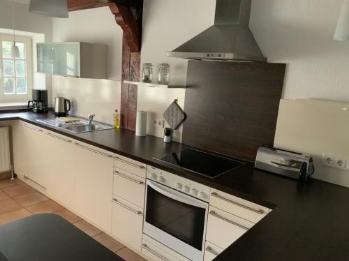 Κουζίνα, Fachwerk-Idyll 1781 in Ζίβεν Κουζίνα, Fachwerk-Idyll 1781 in Ζίβεν