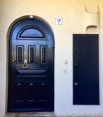 ทางเข้า, Peaceful & Spacious Apt with Parking & Queen Bed in คาวีโร ทางเข้า, Peaceful & Spacious Apt with Parking & Queen Bed in คาวีโร