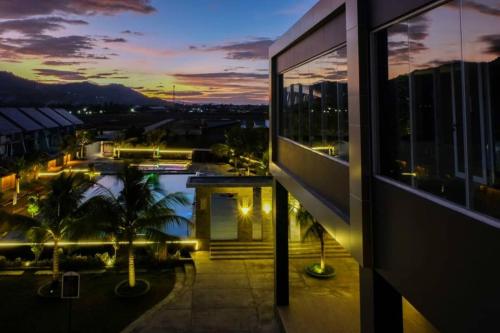 Басейн, Aston Gorontalo Hotel & Villas in Горонтало Басейн, Aston Gorontalo Hotel & Villas in Горонтало