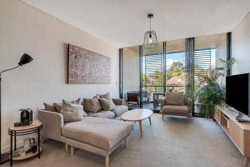 STYLISH CAMPERDOWN APARTMENT and PARKING INC in Camperdown STYLISH CAMPERDOWN APARTMENT and PARKING INC in Camperdown