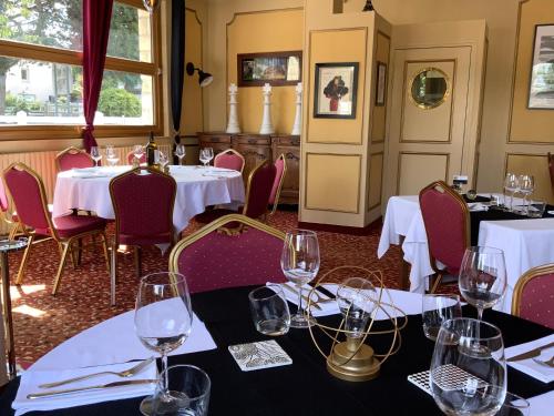 Étterem, Les 3 rois by YY in Villers-Bocage Étterem, Les 3 rois by YY in Villers-Bocage