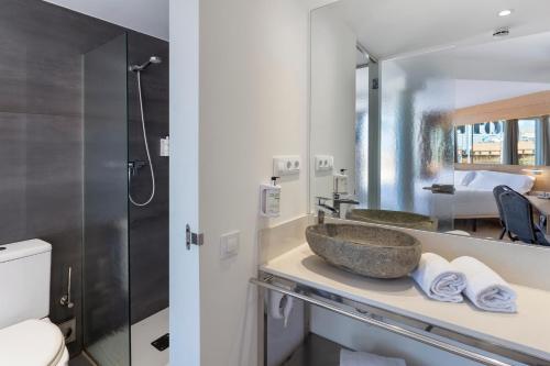 Ванна кімната, B&B Hotel Tarragona Centro Urbis in Таррагона Ванна кімната, B&B Hotel Tarragona Centro Urbis in Таррагона
