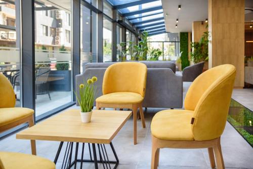 Фойє, Avenue Hotel Deluxe in Бургас Фойє, Avenue Hotel Deluxe in Бургас