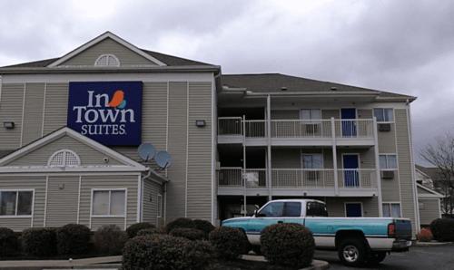 Eingang, InTown Suites Extended Stay Louisville KY - Preston Hwy in Scottsburg (IN) Eingang, InTown Suites Extended Stay Louisville KY - Preston Hwy in Scottsburg (IN)