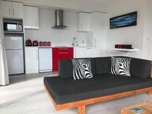 Kitchen, Sea La Vie - Waiheke Island Luxury Accommodation in Onetangi Kitchen, Sea La Vie - Waiheke Island Luxury Accommodation in Onetangi