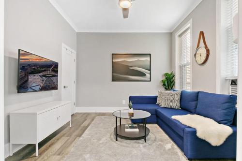 Comfy & Stylish 2BR & 1BA in West Town - Erie 1R in West Town Comfy & Stylish 2BR & 1BA in West Town - Erie 1R in West Town