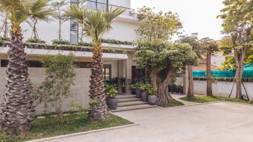 Entrance, Angkor Aurora in Siem Reap Entrance, Angkor Aurora in Siem Reap