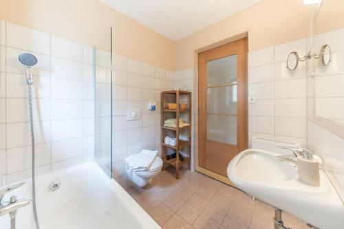 Bathroom, Gastehaus Brugger Martin in Solden Bathroom, Gastehaus Brugger Martin in Solden