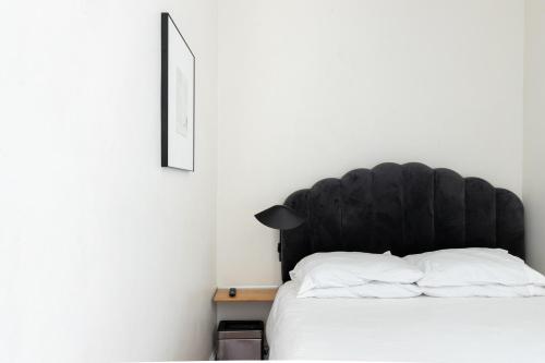 Classic West Town Studio with W&D by Zencity in West Town Classic West Town Studio with W&D by Zencity in West Town