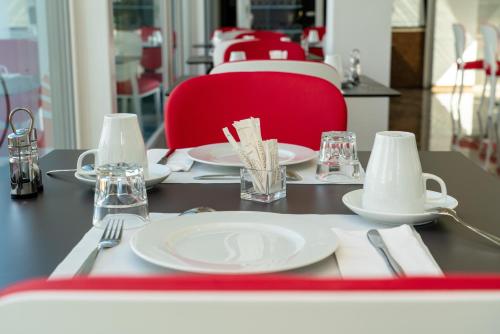 Étterem, Nash Pratik Hotel near Jardin Botanique Alpin de Meyrin Étterem, Nash Pratik Hotel near Jardin Botanique Alpin de Meyrin