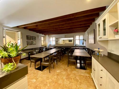 Közös társalgó / TV, Hotel Aurora near Piazza delle Erbe Közös társalgó / TV, Hotel Aurora near Piazza delle Erbe