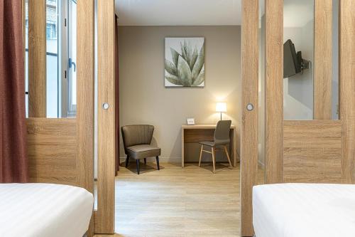 Paris d'Issy Hotel Porte de Versailles in Issy-Les-Moulineaux Paris d'Issy Hotel Porte de Versailles in Issy-Les-Moulineaux