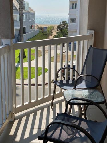 Varanda/terraço, Ocean Surf Inn & Suites in Praia Huntington (CA) Varanda/terraço, Ocean Surf Inn & Suites in Praia Huntington (CA)