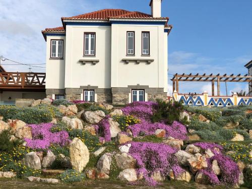 Chalet O Amorzinho Sintra Praia in โคลาเรส Chalet O Amorzinho Sintra Praia in โคลาเรส